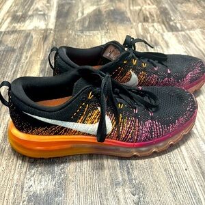 Women’s size 9 Nike flyknit max! Pretty colors!